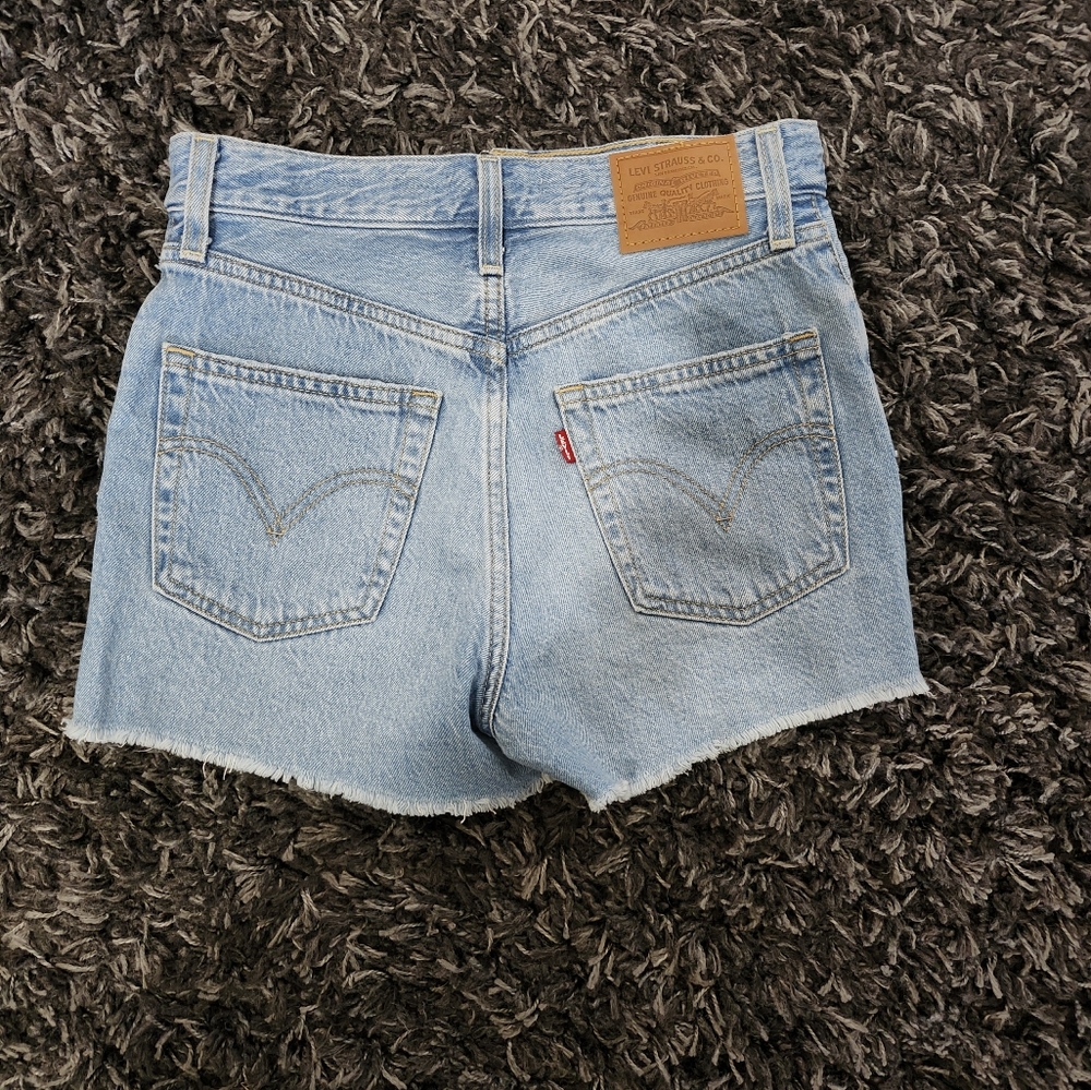 Levi's Rivcage Shorts - Picture 2 of 3